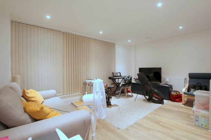 2 Bedroom Flat To Rent In Hartfield Road, London, SW19
