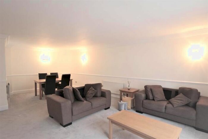 2 Bedroom Town House To Rent In Watermans Mews, Ealing, London W5