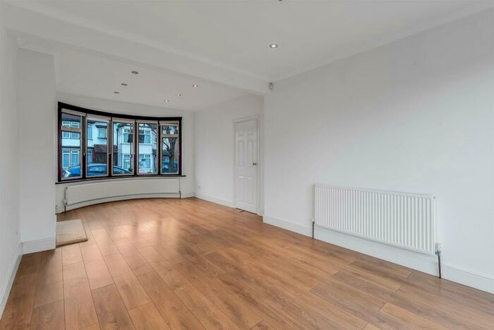 3 Bedroom Terraced House To Rent In Albert Avenue, Chingford, E4