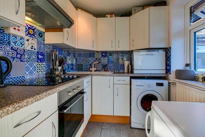 1 Bedroom Flat To Rent In Bassingham Road, London SW18