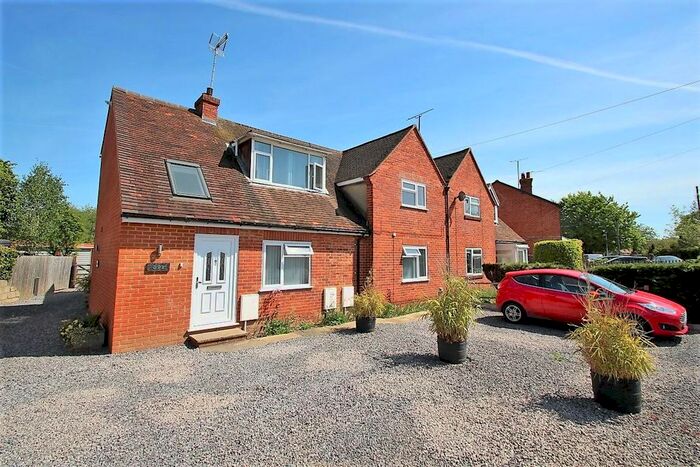 2 Bedroom Flat To Rent In Horseshoe Road, Pangbourne, Reading, RG8