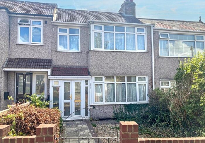 3 Bedroom Terraced House For Sale In Havering Road, Romford, Essex, RM1