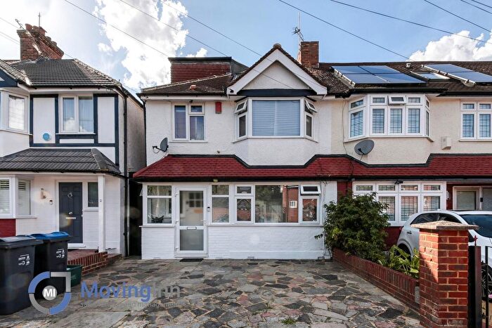 4 Bedroom End Terrace House For Sale In Chestnut Grove, Mitcham, CR4