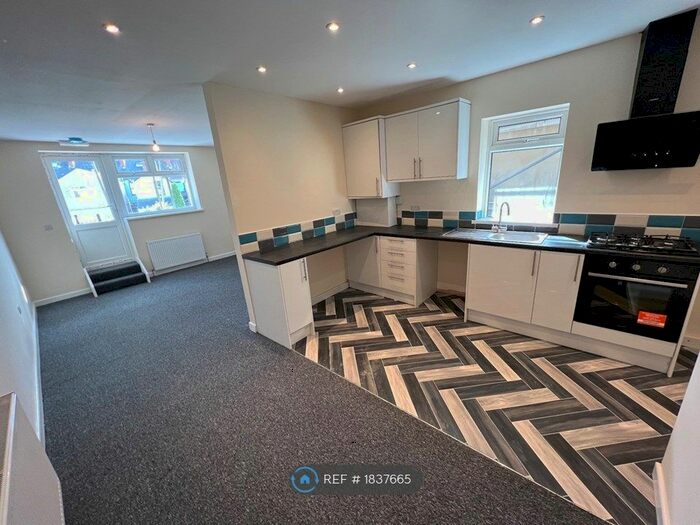 1 Bedroom Flat To Rent In Ombersley Road, Newport, NP20