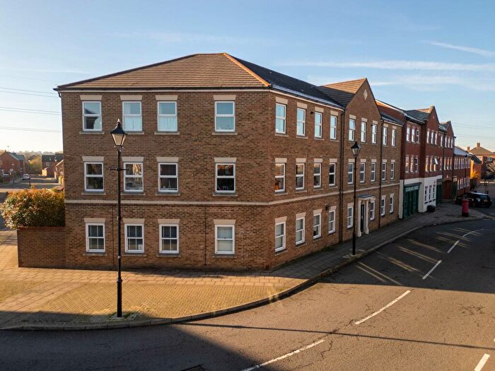 2 Bedroom Flat For Sale In Kingsgate, Aylesbury, HP19