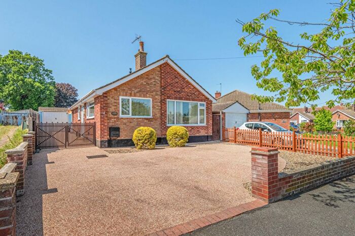 2 Bedroom Detached Bungalow For Sale In June Avenue, Lowestoft, NR32
