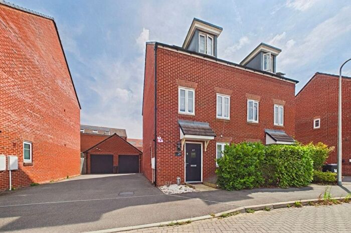 3 Bedroom Semi-Detached House For Sale In Ifould Crescent, Wokingham, Berkshire, RG40