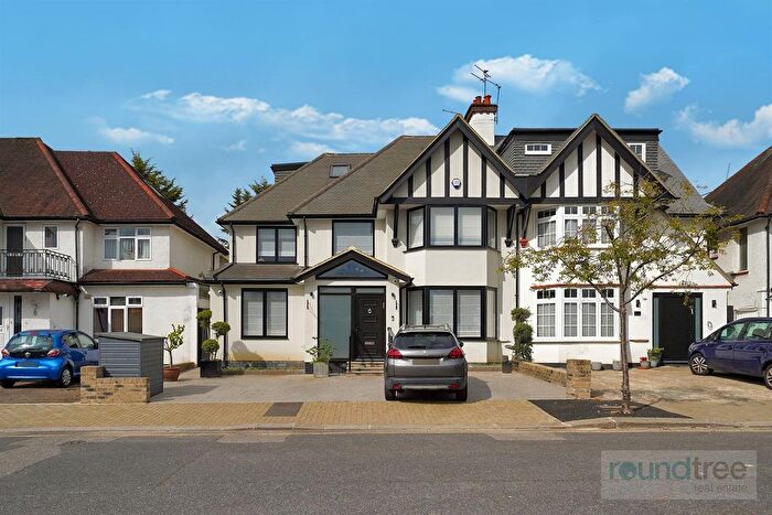 4 Bedroom Semi Detached House For Sale In Edgwarebury Gardens, Edgware, HA8