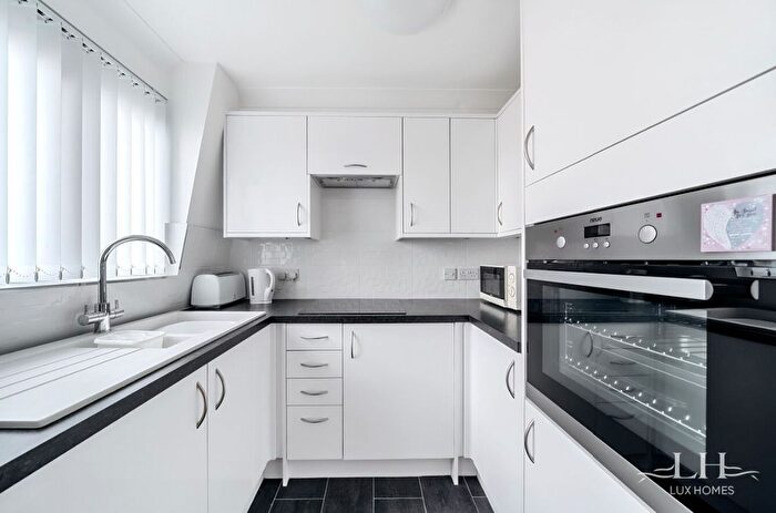 1 Bedroom Flat For Sale In Draper Court, Hornchurch, RM12