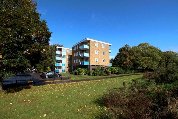 3 Bedroom Flat To Rent In Ellwood Avenue, Southampton, Hampshire, SO19