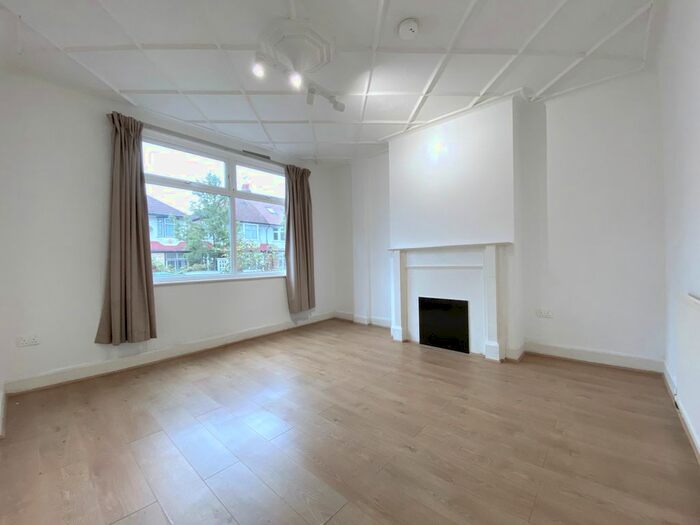 4 Bedroom Terraced House To Rent In Princes Avenue, Wood Green, London, N13