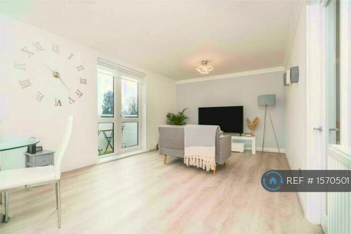 2 Bedroom Flat To Rent In Walwyn Close, Bath, BA2