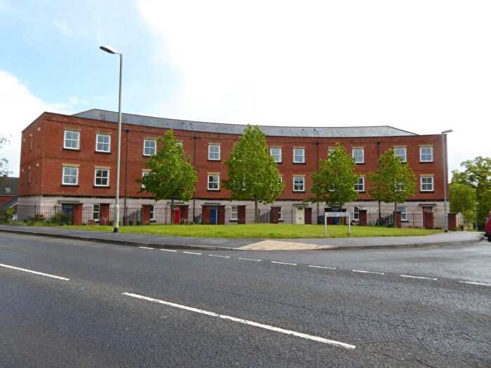 2 Bedroom Flat To Rent In Fairby Close, Tiverton, EX16