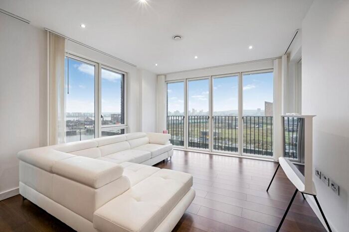 2 Bedroom Apartment For Sale In Aird Point, Lock Side Way, E16