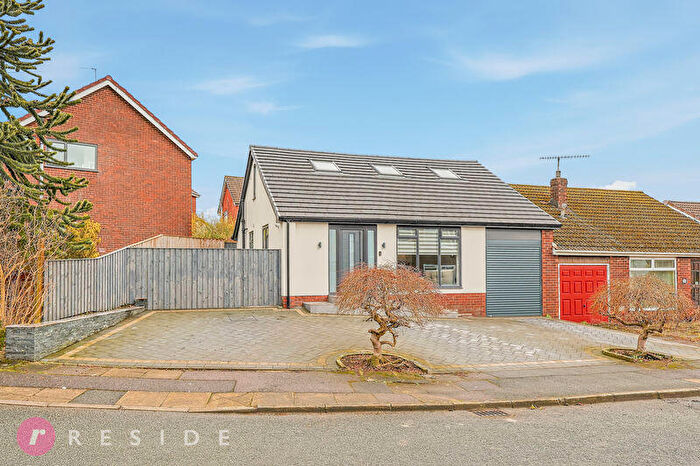 4 Bedroom Semi Detached House For Sale In Links View, Bamford, Rochdale, OL11