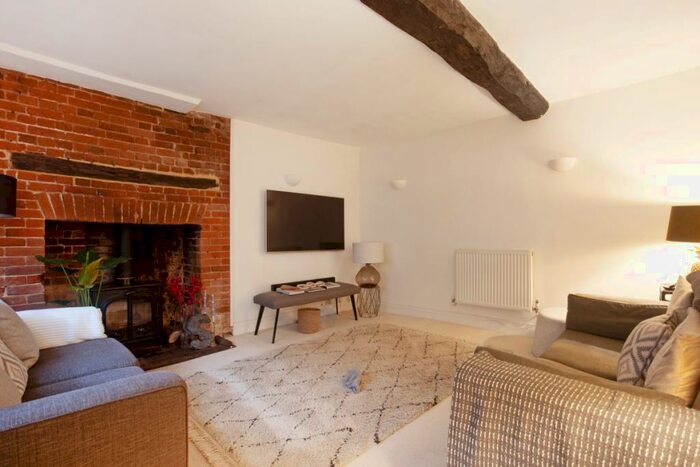 3 Bedroom House To Rent In High Street Twyford, SO21