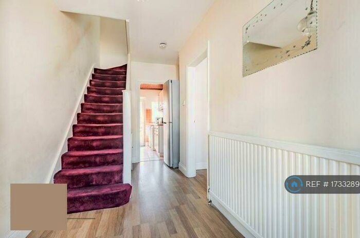 3 Bedroom Terraced House To Rent In Dagenham Avenue, Dagenham, RM9