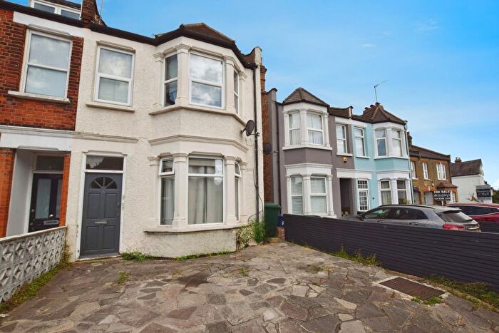 2 Bedroom Flat To Rent In Long Lane, Finchley, N3