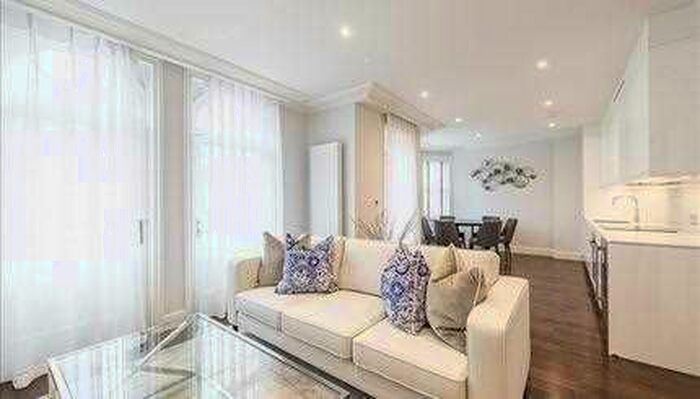 3 Bedroom Flat To Rent In King Street, London, W6