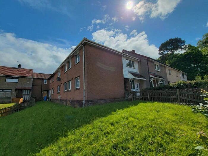 2 Bedroom Flat To Rent In Carnegie Place, Glenrothes, Fife, KY6