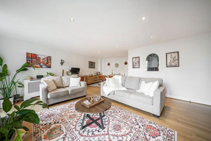 2 Bedroom Flat To Rent In Elizabeth Court, Palgrave Gardens, NW1