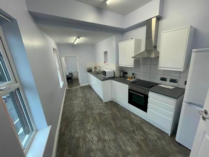 5 Bedroom Flat To Rent In Bristol Road, Selly Oak, Birmingham B29