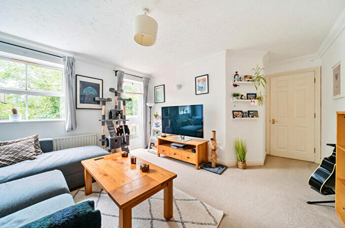 2 Bedroom Flat For Sale In Hulse Road, Banister Park, Southampton, Hampshire, SO15