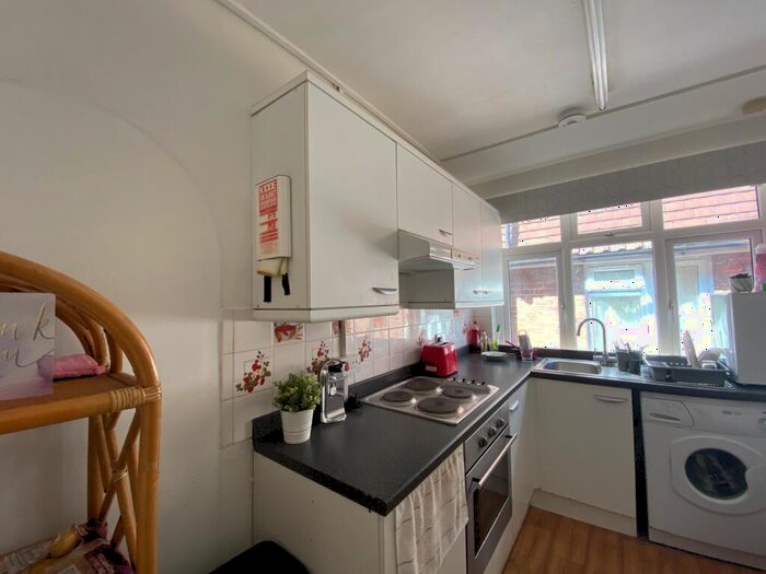 2 Bedroom Maisonette To Rent In Burlington Road, Polygon, SO15