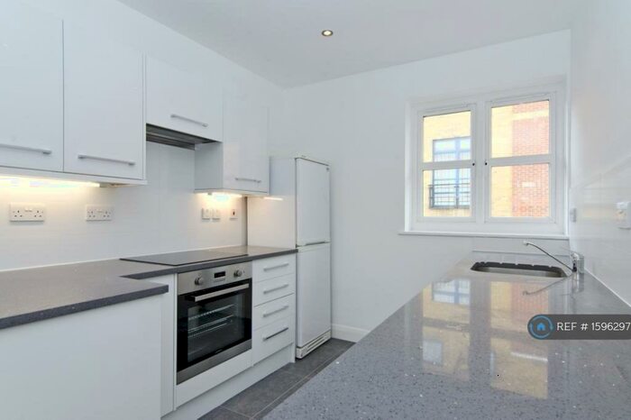 2 Bedroom Flat To Rent In Fuller Close, London, E2