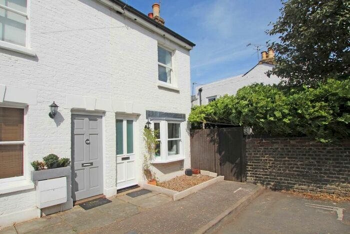 2 Bedroom Property To Rent In Beatrice Road, Richmond, TW10