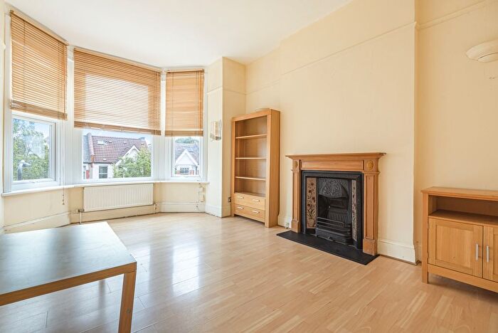 3 Bedroom Flat To Rent In Larden Road, London, W3