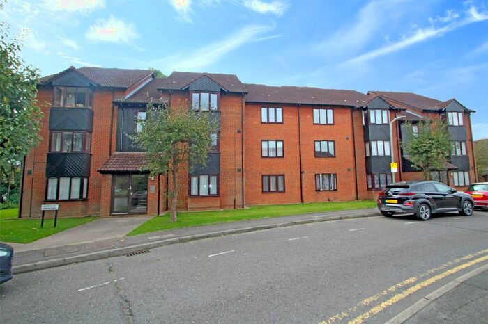 Studio To Rent In Amberley Way, Uxbridge, Middlesex, UB10