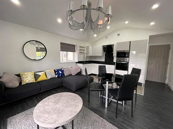 3 Bedroom Apartment To Rent In The Walk, Cardiff, CF24