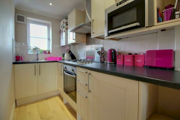 2 Bedroom Town House To Rent In Stone Terrace, Farnborough, GU14