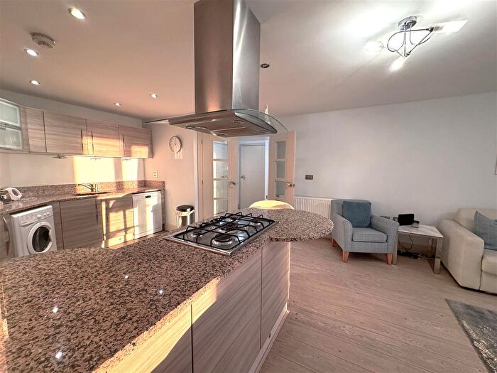 1 Bedroom Flat To Rent In Marine Parade East, Lee-On-The-Solent, PO13