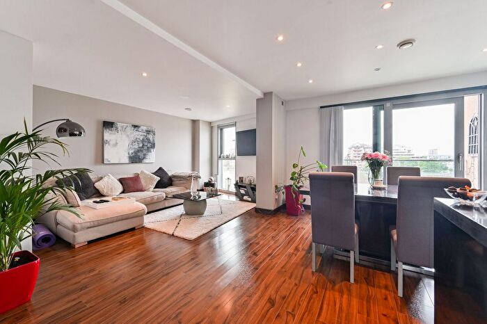 1 Bedroom Flat For Sale In Vicentia Court, Battersea, London, SW11
