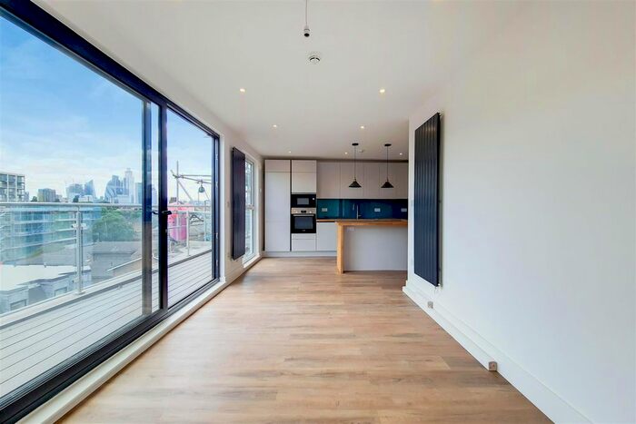 3 Bedroom Flat To Rent In Cudworth Street, London, E1