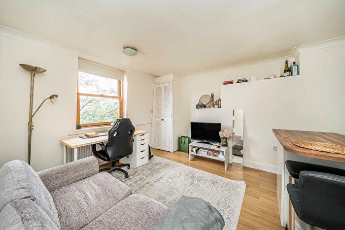 1 Bedroom Flat To Rent In Earls Court Road, Kensington, W8