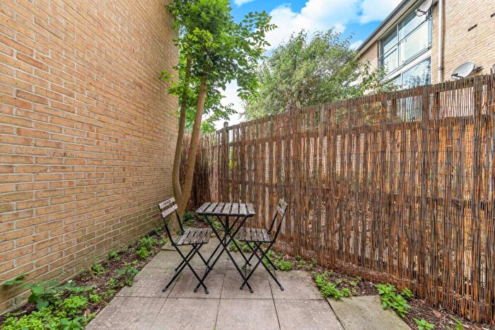 1 Bedroom Flat For Sale In Arcadia Court, Lowther Road, N7