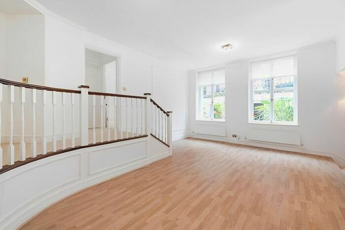 2 Bedroom Flat To Rent In Mansfield Street, Marylebone, London, W1G