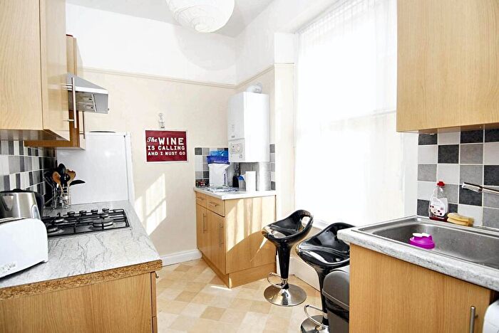 2 Bedroom Apartment To Rent In Napier Terrace, Flat, Plymouth, PL4