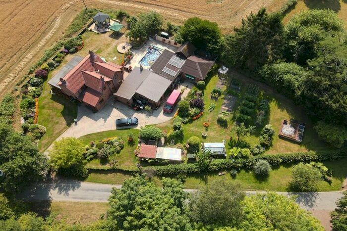 3 Bedroom Detached House For Sale In Fordingbridge, SP6