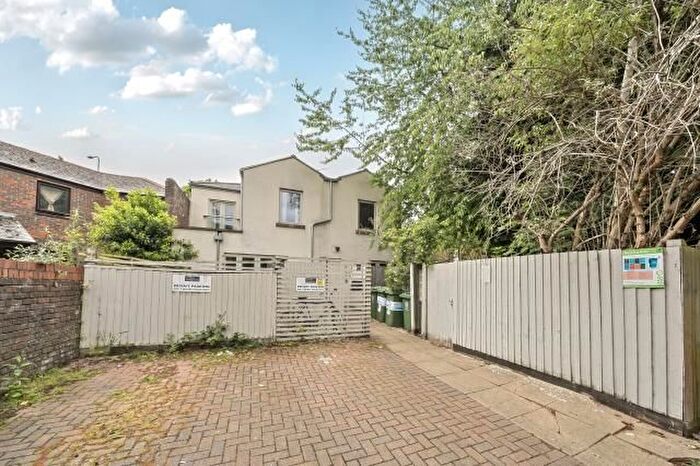 2 Bedroom Flat To Rent In Butterwyke Place, Oxford, OX1