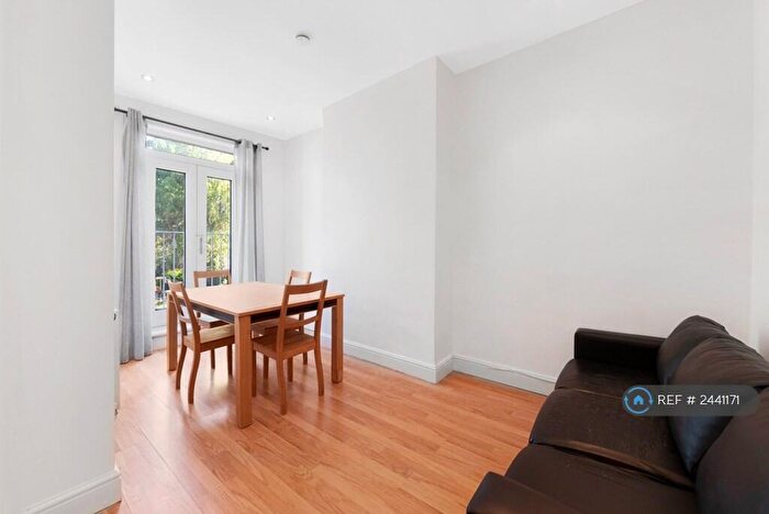 2 Bedroom Flat To Rent In Sutton Road, London, N10