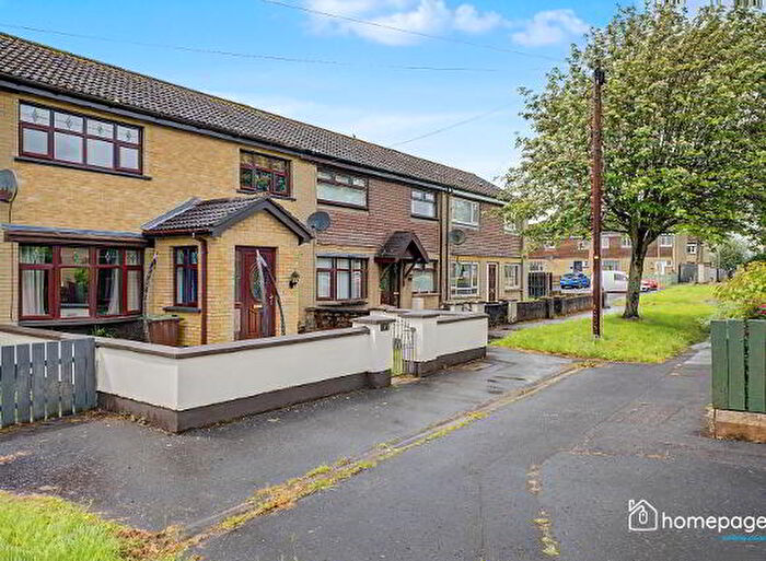 3 Bedroom Mid Terraced House For Sale In Kinsale Park, Londonderry, BT47