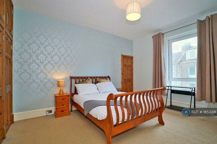 3 Bedroom Flat To Rent In Top Floor, Aberdeen, AB24