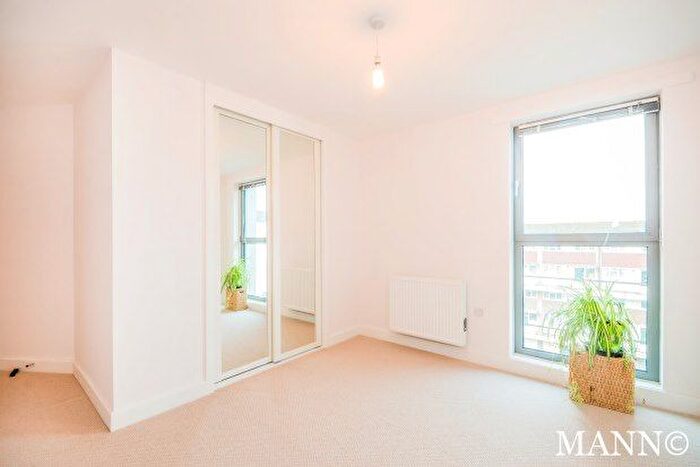 2 Bedroom Flat To Rent In High Street, Redhill, RH1