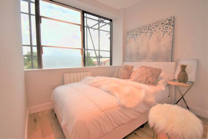 1 Bedroom Flat To Rent In High Street, Feltham, TW13