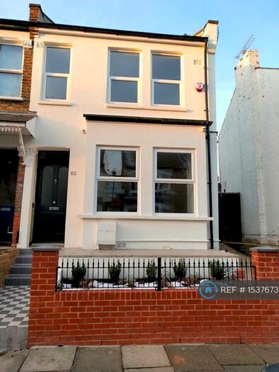 4 Bedroom Semi-Detached House To Rent In Hertford Road, London, N2