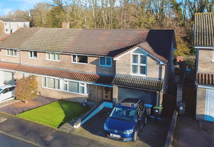4 Bedroom Semi-Detached House For Sale In Manscroft Road, Gadebridge, HP1